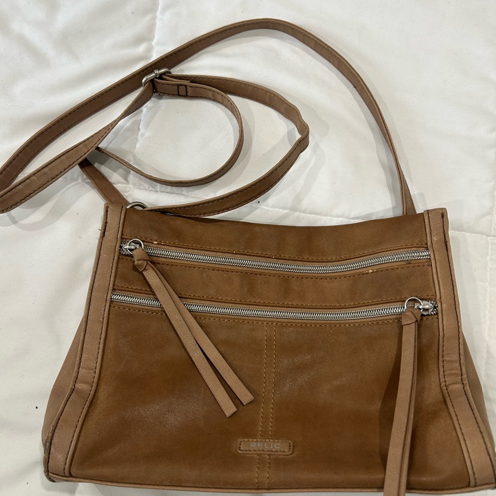Elegant Tan Leather Shoulder Bag
